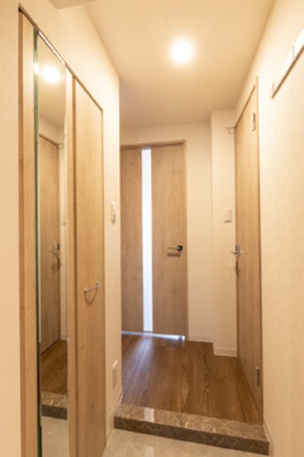 ※写真は同タイプ住戸です。(玄関)