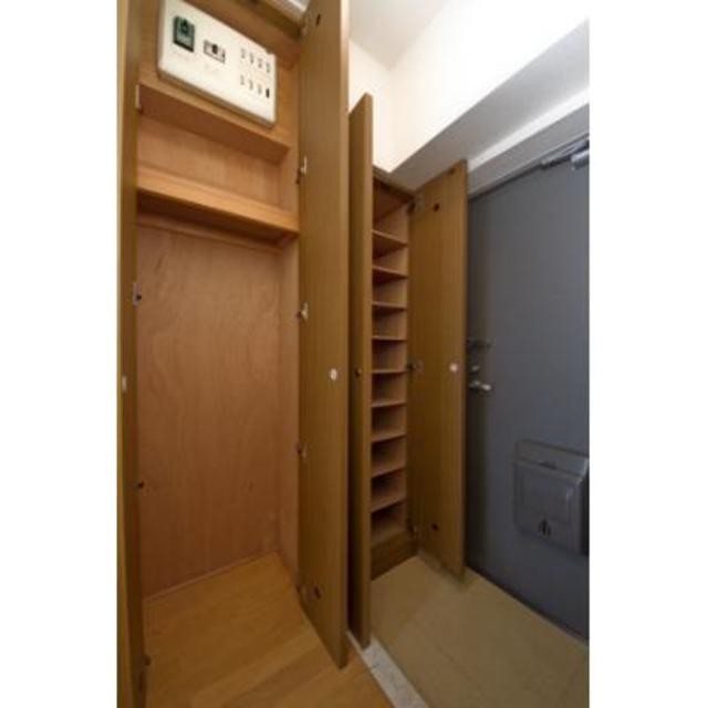 ※写真は同タイプ住戸です。(玄関)