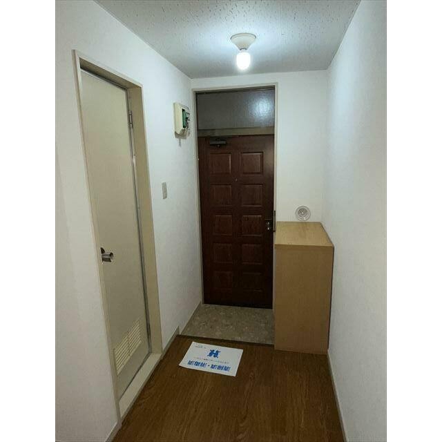 玄関横シューズボックス有り(玄関)