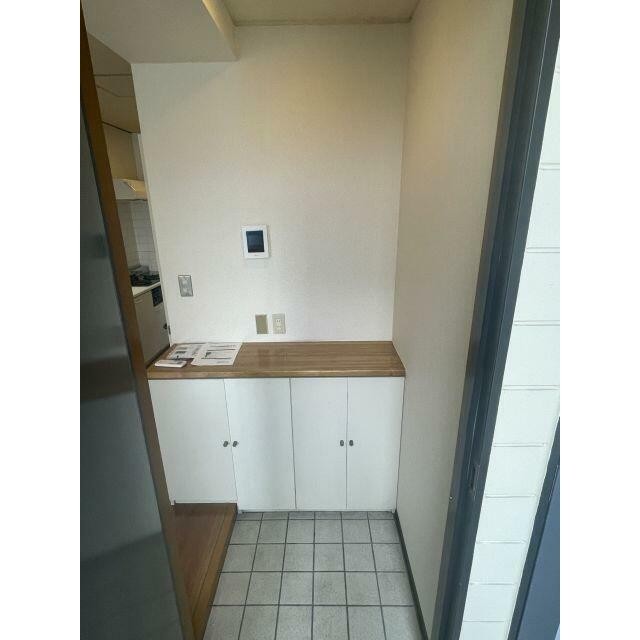 玄関横シューズボックス有り(玄関)