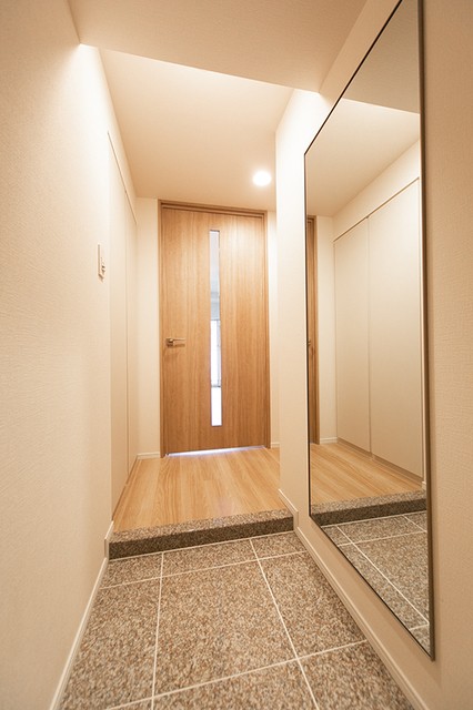 ※写真は同タイプ住戸です。(玄関)