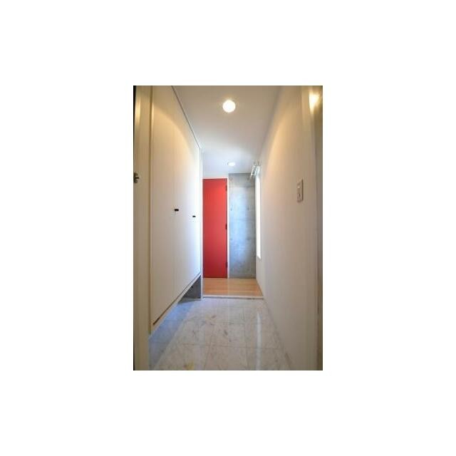 左手にクローゼット(玄関)