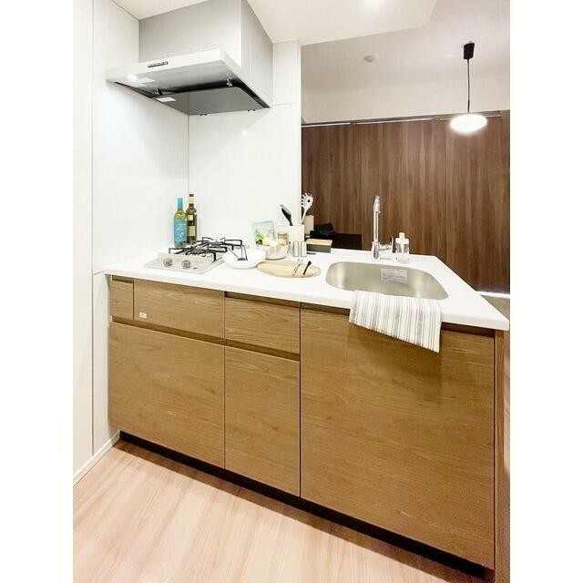 【家具/調度品に関しては配置例を示したものであり、実際の賃貸には含まれません】(キッチン)