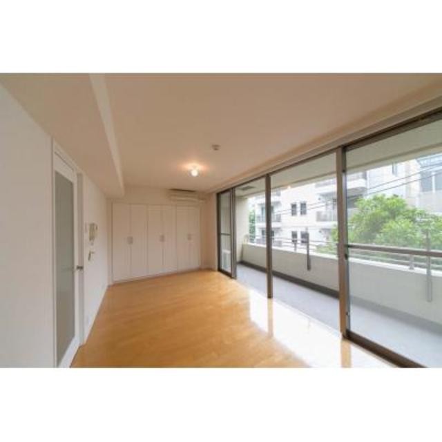 ※写真は同タイプ住戸です。(居間)