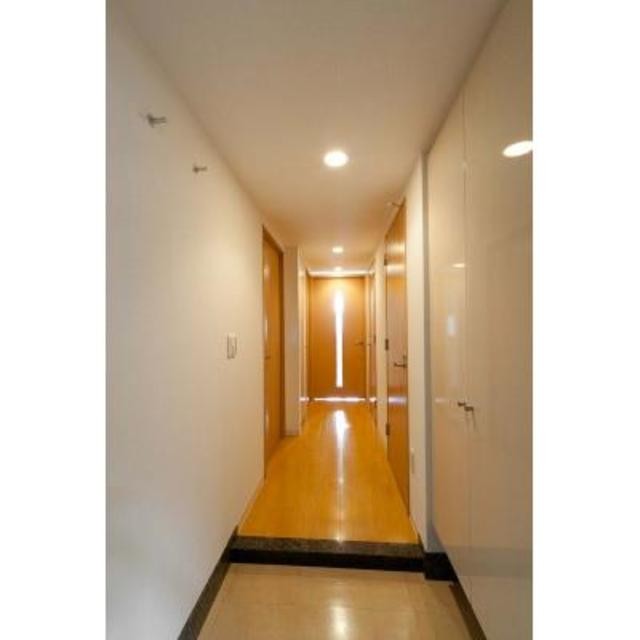 ※写真は同タイプ住戸です。(玄関)