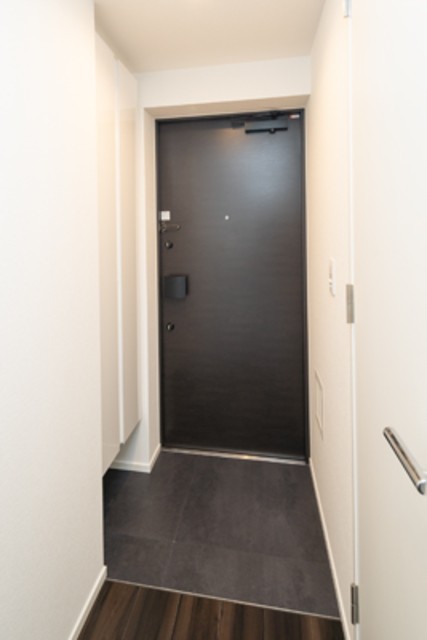 ※写真は同タイプ住戸です。(玄関)