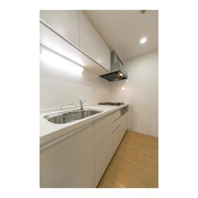 ※写真は同タイプ住戸です。(キッチン)