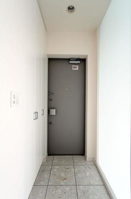 ※写真は同タイプ住戸です。(玄関)