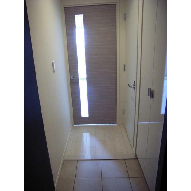 C2タイプ2017年1月撮影 同タイプ1402号室の写真です。(玄関)