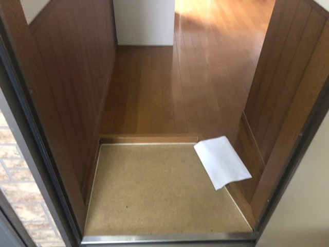 (玄関)