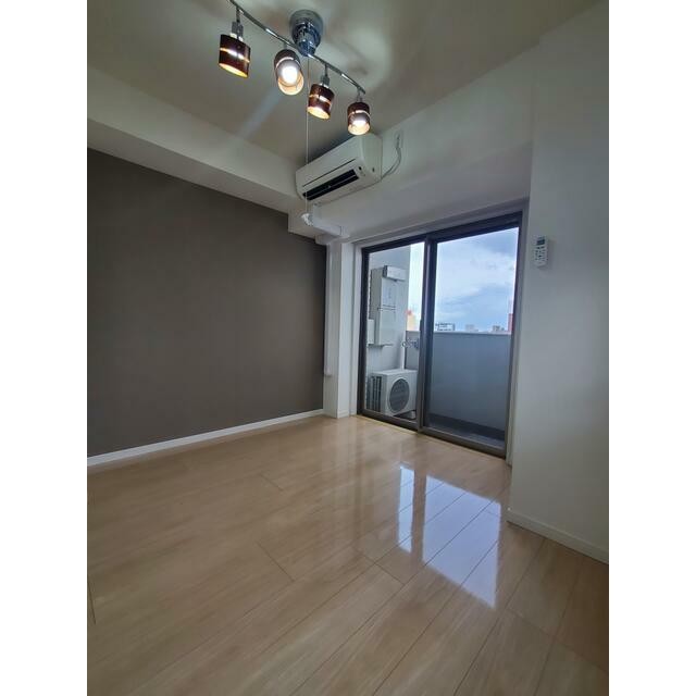 白を基調とした明るく清潔なお部屋です！