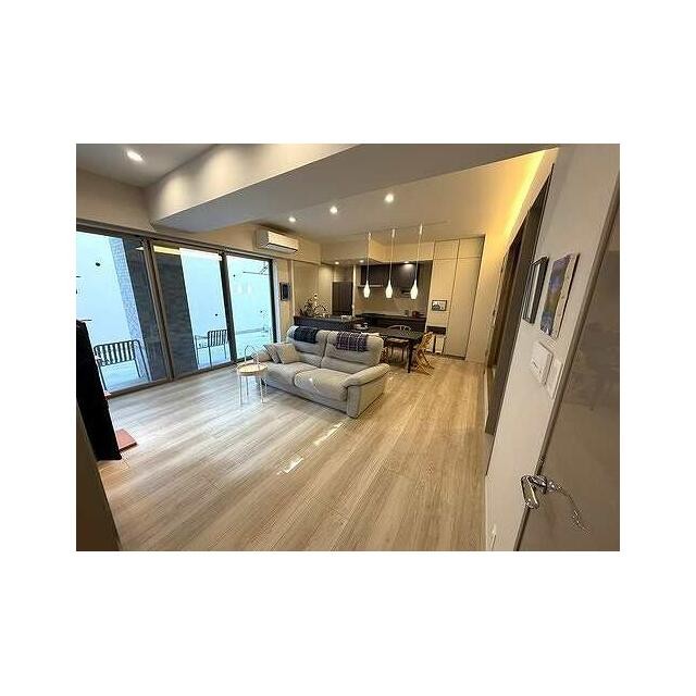 リビングダイニング（退去前）※家具・什器は撤去いたします。(居間)