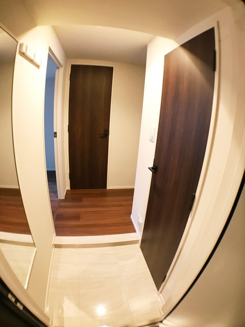 ※写真は同タイプ住戸です。(玄関)