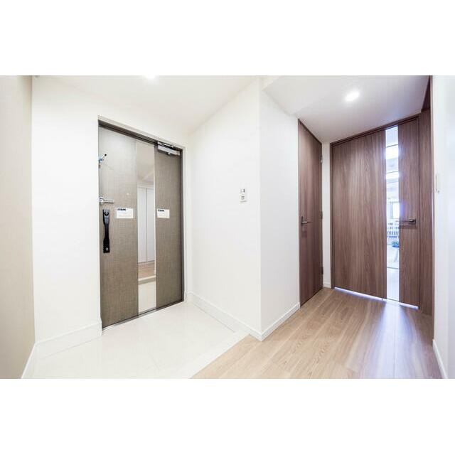 ※写真は同タイプ住戸です。(玄関)