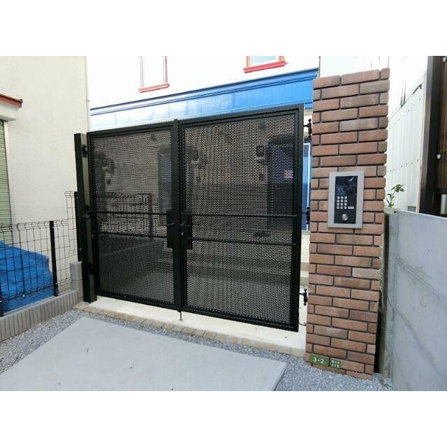 女性にも安心なオートロック付き！(その他建物画像)