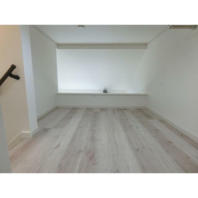 階段で上がれるロフトは、大型収納や寝室として活躍しそうです！