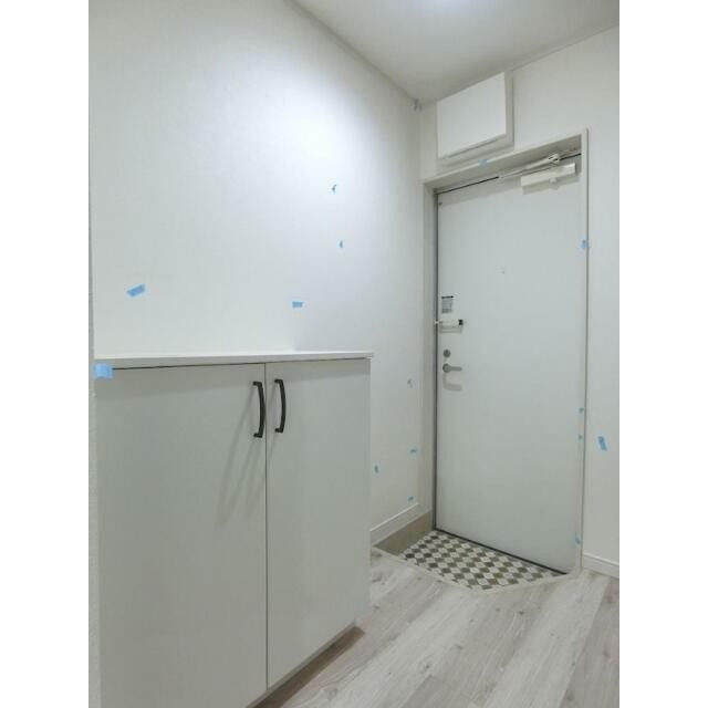 容量大きめのシューズボックスは棚の高さが調節可能！ブーツも置けます！(玄関)