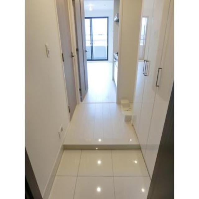 ※写真は同タイプ住戸です。(玄関)