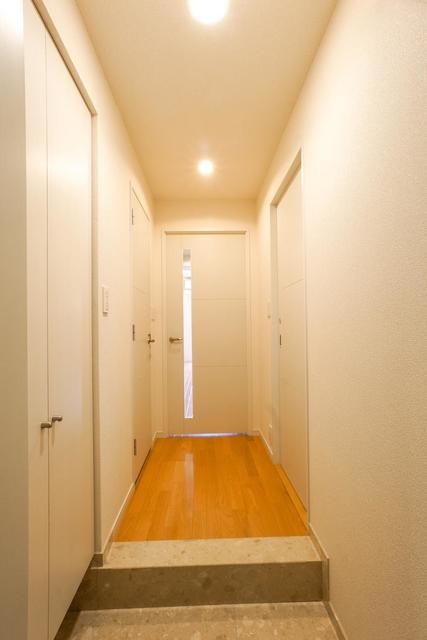 ※写真は同タイプ住戸です。(玄関)