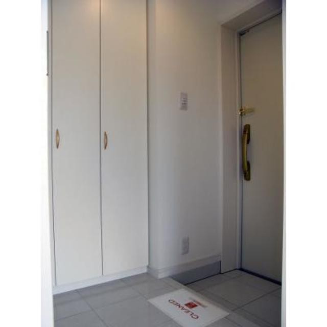 ※写真は同タイプ住戸です。(玄関)