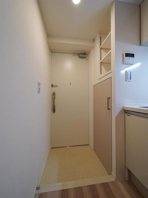 ※写真は同タイプ住戸です。(玄関)