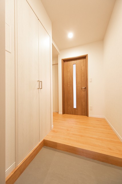 ※写真は同タイプ住戸です。(玄関)