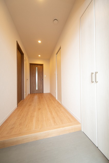 ※写真は同タイプ住戸です。(玄関)