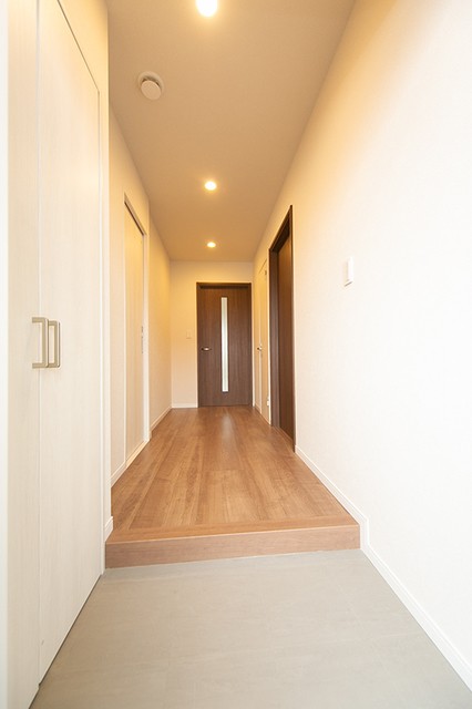 ※写真は同タイプ住戸です。(玄関)