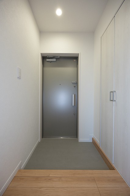 ※写真は同タイプ住戸です。(玄関)