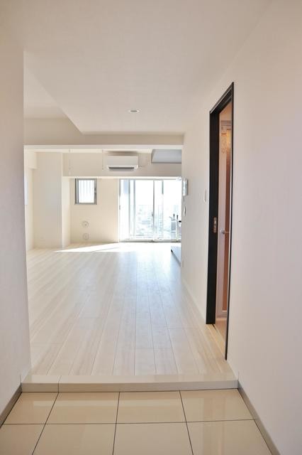 ※写真は同タイプ住戸です。(玄関)