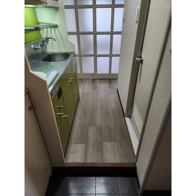 キッチン廊下(玄関)
