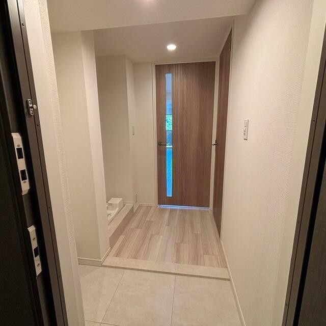 ※写真は同タイプ住戸です。(玄関)