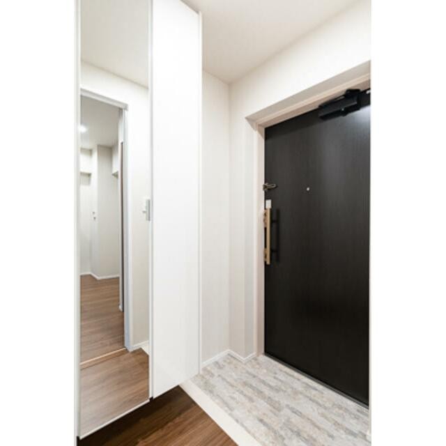 ※写真は同タイプ住戸です。(玄関)