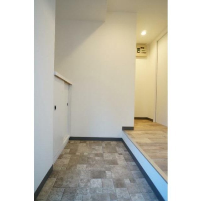 ※同仕様写真含む(玄関)