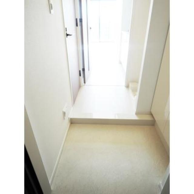 ※写真は同タイプ住戸です。(玄関)