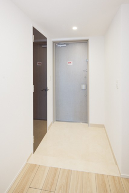 ※写真は同タイプ住戸です。(玄関)