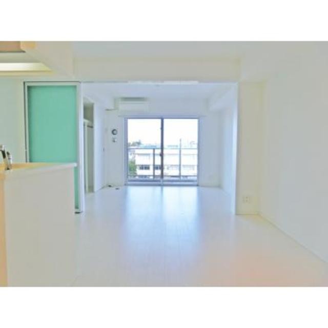 ※写真は同タイプ住戸です。(居間)