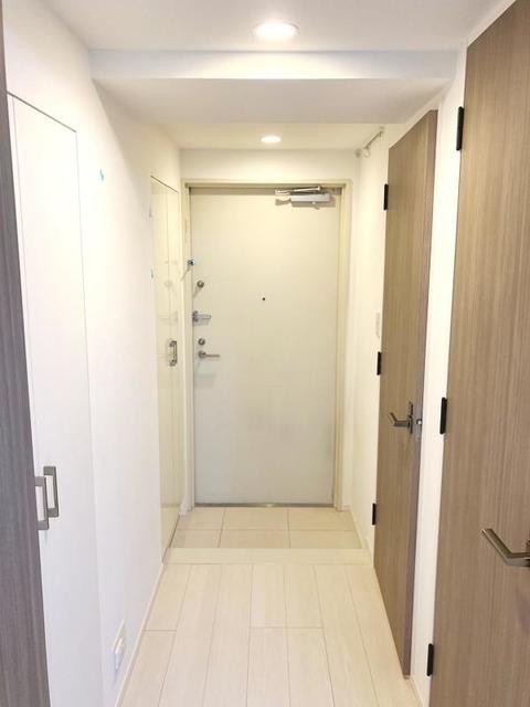 ※写真は同タイプ住戸です。(玄関)
