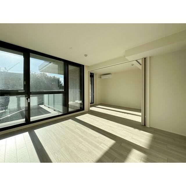 リビングダイニングからベッドルーム