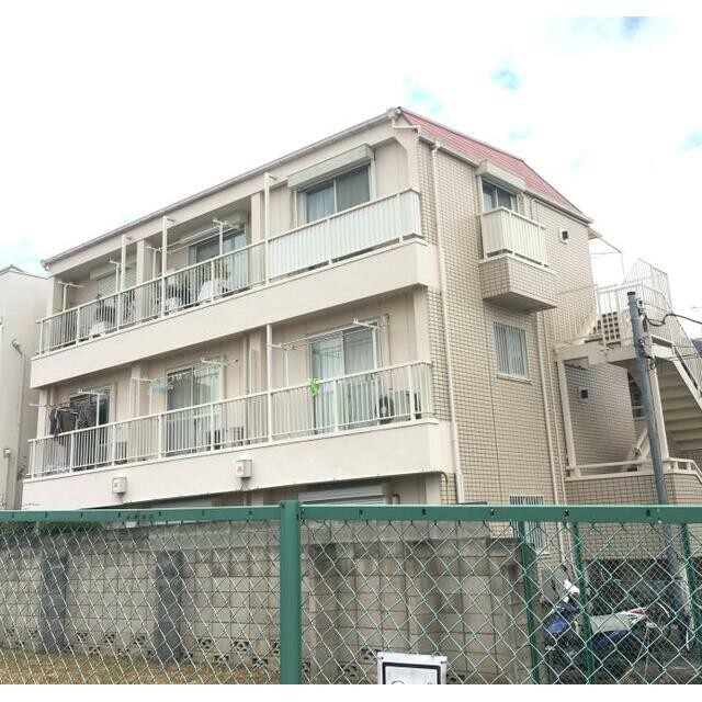 タイル張り3階建て(外観)