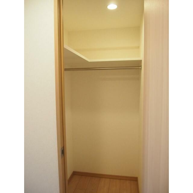 ウォークインクローゼット(内装)