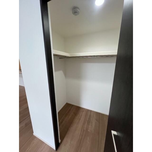 ウォークインクローゼット(内装)