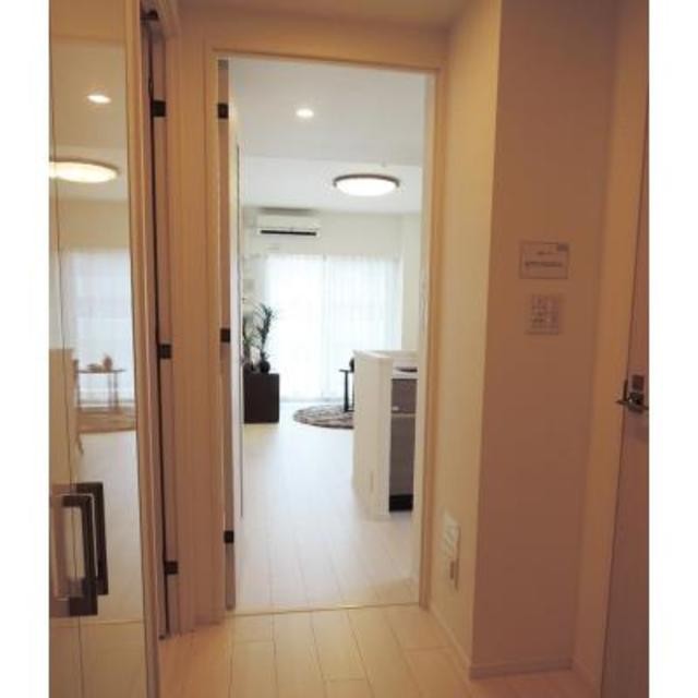 ※写真は同タイプ住戸です。(玄関)