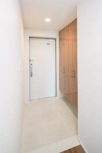 ※写真は同タイプ住戸です。(玄関)