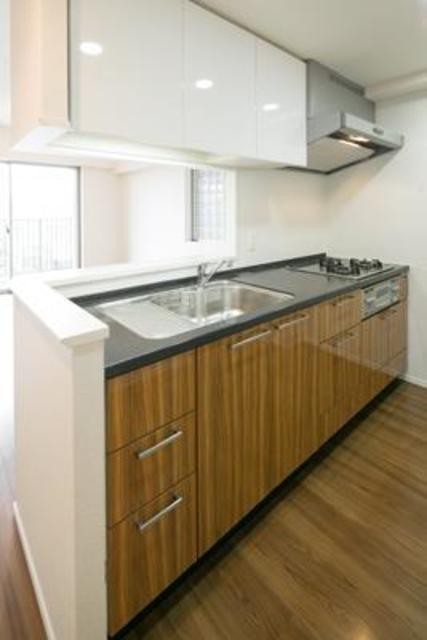 ※写真は同タイプ住戸です。(キッチン)