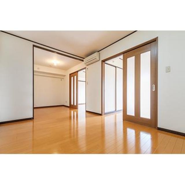 ※写真は同タイプ住戸です。(居間)