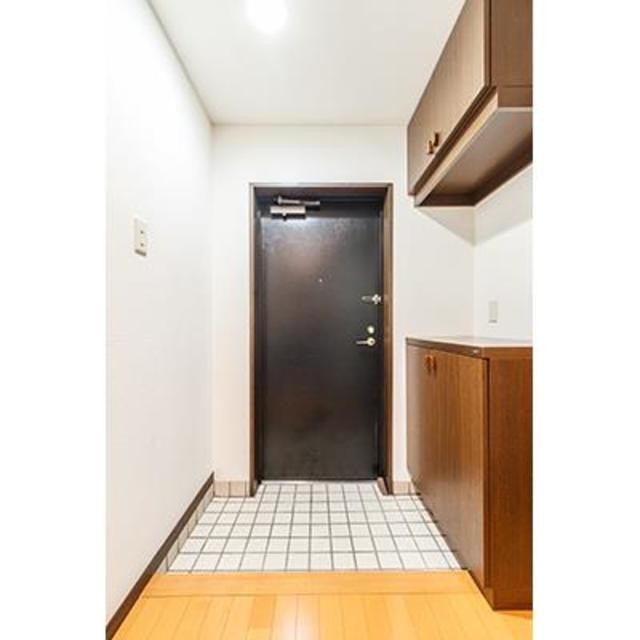 ※写真は同タイプ住戸です。(玄関)