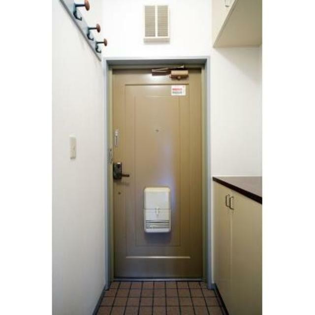 ※写真は同タイプ住戸です。(玄関)