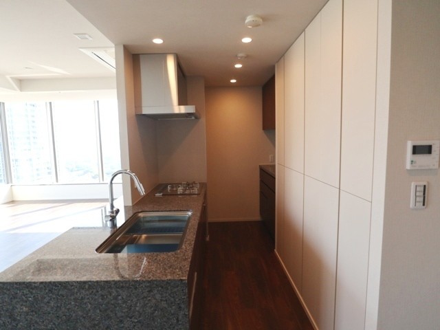 ※写真は同タイプ住戸です。(キッチン)