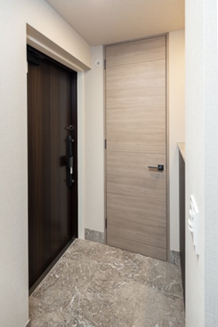 ※写真は同タイプ住戸です。(玄関)